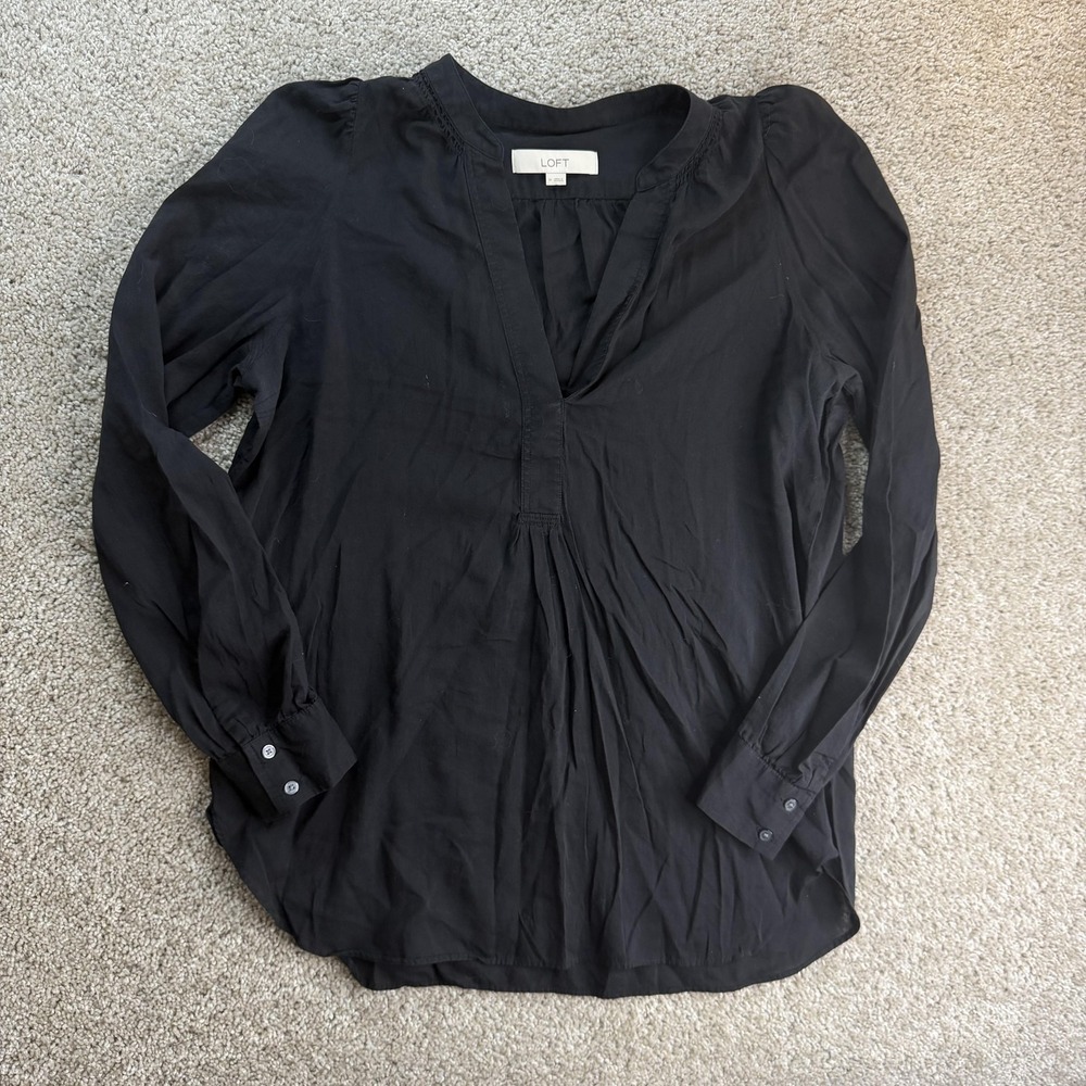 LOFT Blouse Womens M Black Solid V Neck Pleated Long Sleeve Tunic Top Pullover